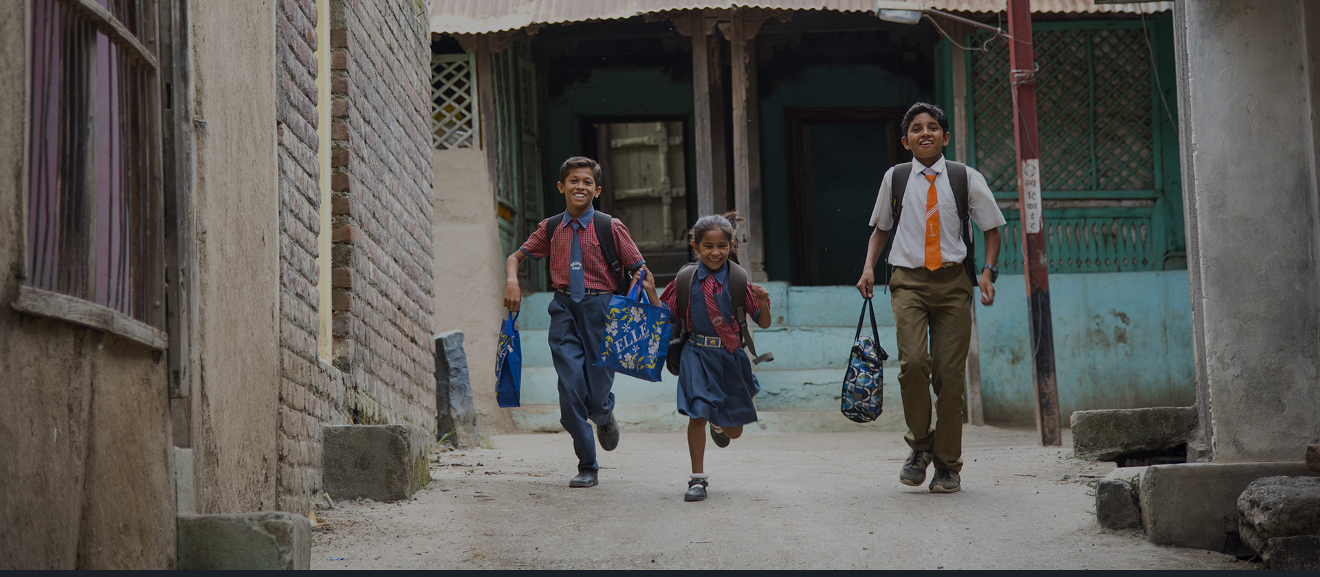 लोटस उपक्रम: गरजू विद्यार्थ्यांच्या शिक्षणाला लोकमंगल फाऊंडेशनचा आधार
